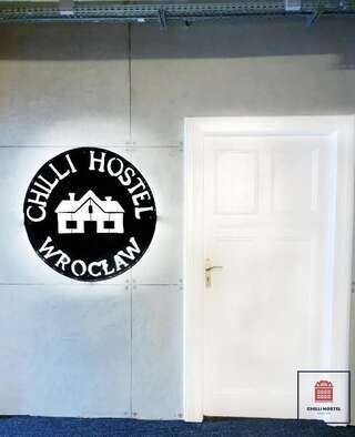 Хостелы Chilli Hostel Вроцлав Спальное место на двухъярусной кровати в общем номере для мужчин и женщин-18